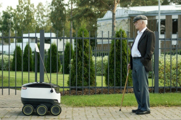 Testowany w Wielkiej Brytanii sześciokołowiec nie ma jeszcze nazwy. fot. Starship Technologies Inteligentny robot dostarczy zakupy do klientów w Wielkiej Brytanii