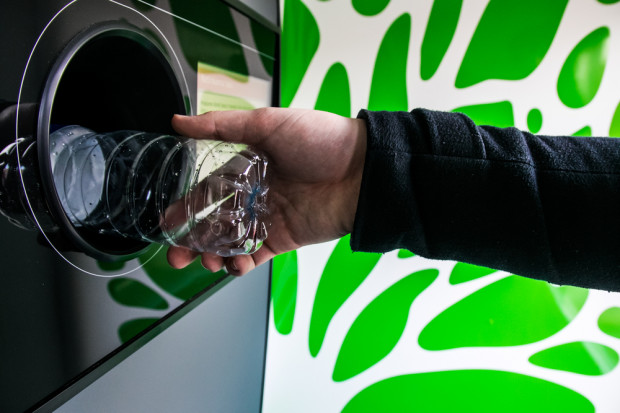 fot. shutterstock Przed supermarketami pojawią się mobilne stacje recyklingowe