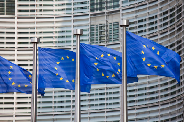 Fot. Shutterstock PE poparł dyrektywę o tajemnicy handlowej, pomimo sprzeciwu środowisk dziennikarskich