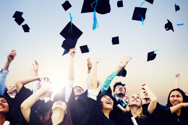 Fot. Shutterstock Mniej bezrobotnych wśród absolwentów uczelni wyższych