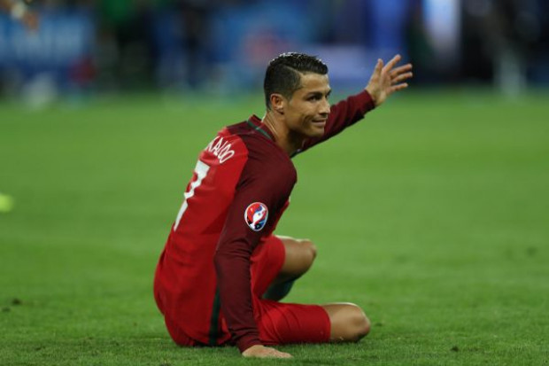 Cristiano Ronaldo fot. Marco Iacobucci EPP/Shutterstock.com Cristiano Ronaldo leczy kolano w... klinice dentystycznej