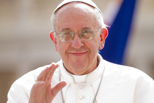 papież Franciszek; fot. shutterstock.com ŚDM: Papież pojedzie na Błonia tramwajem