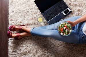 Coraz więcej konsumentów poszukuje okazji nawet na krótkie chwile relaksu w ciągu dnia. fot. shutterstock Konsumencka potrzeba relaksu szansą dla producentów żywności i napojów