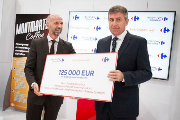 fot. materiały prasowe Carrefour Carrefour przekazał ciężarówki Bankom Żywności