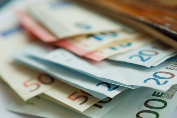 fot. shutterstock Europejczycy nie chcą rezygnować z gotówki