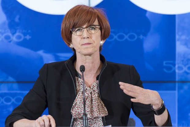 Elżbieta Rafalska, fot. twitter Program 500 plus: Wypłacono ponad 11,3 mld zł