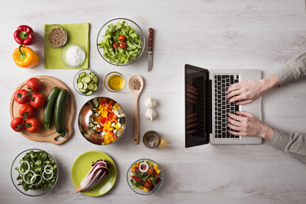 fot. shutterstock Producenci żywności stawiają na promocję w internecie