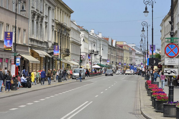 Ulica Nowy Świat w Warszawie. Fot. Adrian Grycuk/Wikimedia Commons Nowy Świat w Warszawie najdroższą ulicą handlową w Polsce