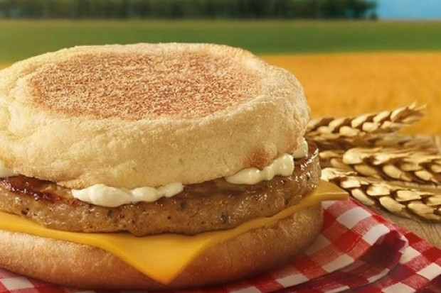 fot. materiały prasowe McDonald's ponownie częstuje za darmo produktami. Tym razem kanapką śniadaniową!