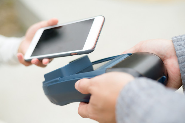 Fot. shutterstock Netto dołączyła do sieci oferujących nową formę płatności - Android Pay