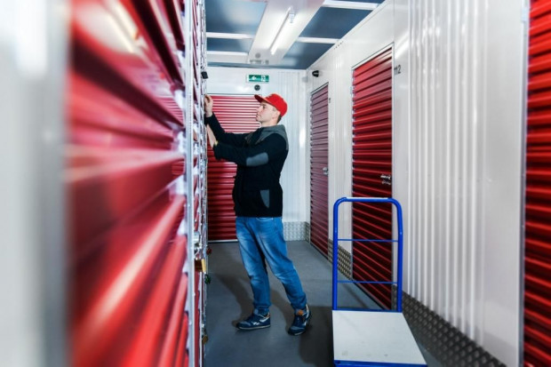 Magazyny self storage w Sosnowcu, Sejfboksy. Fot. Sejfboksy E-sklepy coraz częściej korzystają z magazynów samoobsługowych