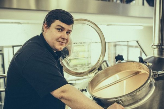 Mateusz Gulej, główny piwowar Browaru Stu Mostów fot. Browar Stu Mostów Dla browarów kraftowych 2016 był inny niż się spodziewano; koniunktura trwa, ale rynek trudniejszy