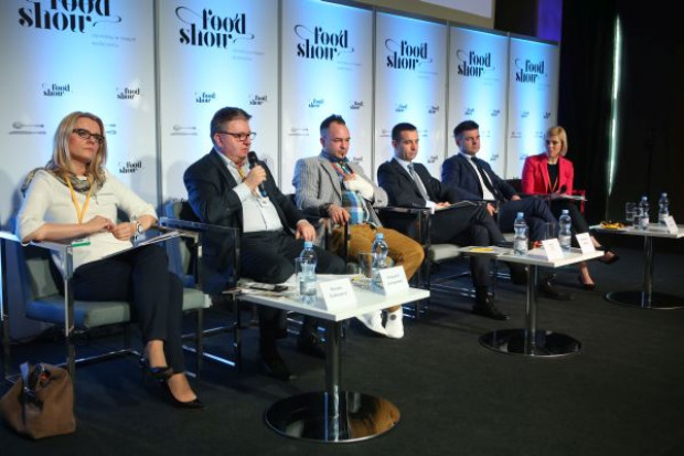 Paneliści podczas debaty fot. PTWP Food Show 2017: Rynek gastro ma dobre perspektywy, ale też sporo wyzwań (pełna relacja)