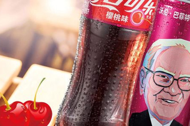 Fot. Coca-Cola Podobizna Warrena Buffetta na puszkach Cherry Coke w Chinach
