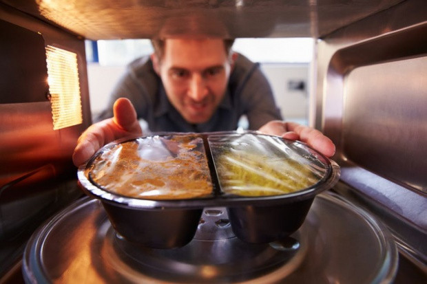 fot. shutterstock Jak Polacy kupują dania gotowe? Głównym kryterium: cena i dostępność