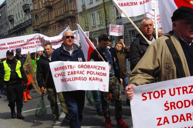 fot. profil Polskiego Towarzystwa Rybackiego na Facebooku Rybacy śródlądowi protestowali w Warszawie
