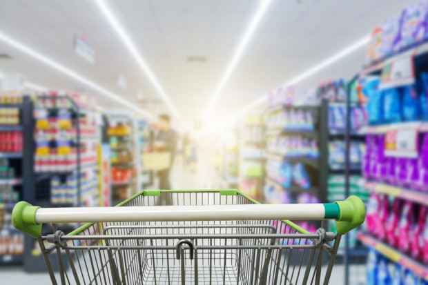 Fot. shutterstock PRCH: Ograniczenie handlu w niedziele będzie miało wpływ na zatrudnienie