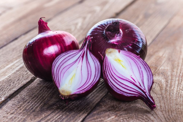 fot. shutterstock Antyrakowe substancje w czerwonej cebuli