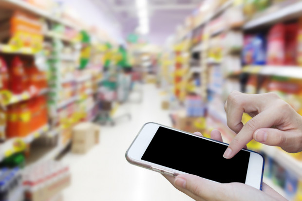 Fot. shutterstock E-handel: Konsumenci są coraz silniej przywiązani do wykorzystywania urządzeń mobilnych
