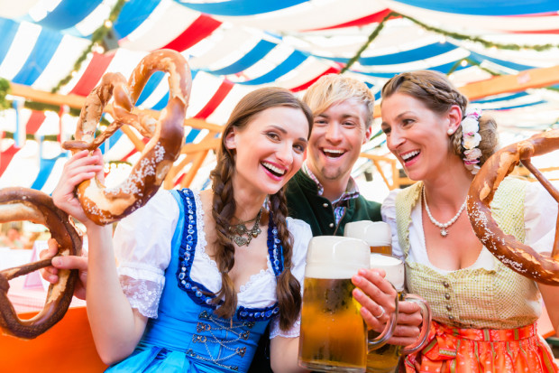 fot. shutterstock Piwo na Oktoberfest jest coraz droższe