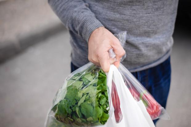 fot. shutterstock Lewiatan: Opłaty za foliówki powinny obowiązywać dopiero od 2019 roku