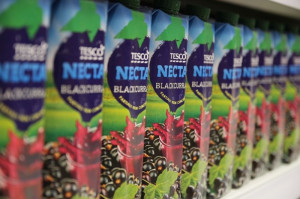 Fot. shutterstock Tesco obniżyło zawartość cukru w napojach marki własnej