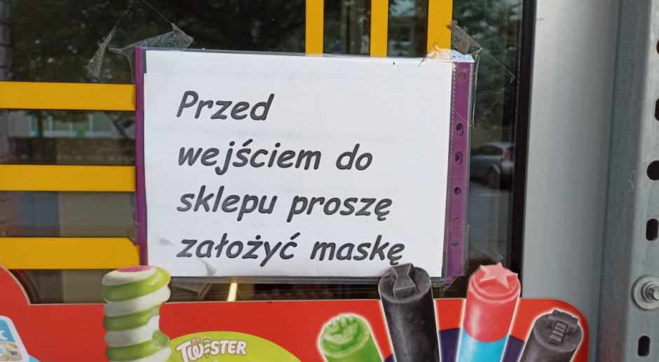 Rz D Luzuje Obostrzenia Obowi Zek Noszenia Maseczek W Sklepach Zostaje