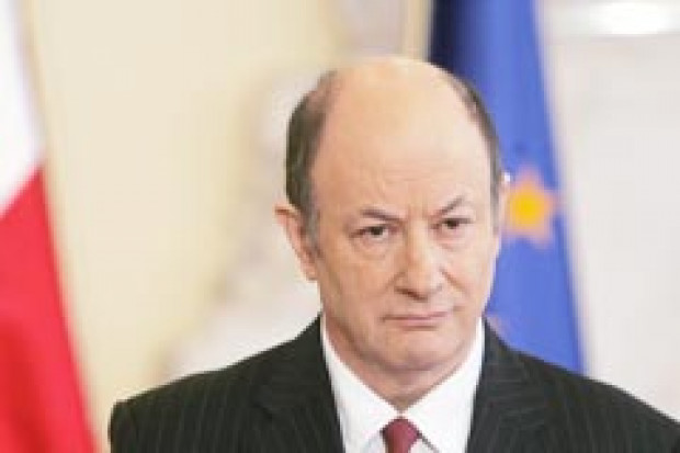 Rostowski przestrzega przed podwyżkami płac