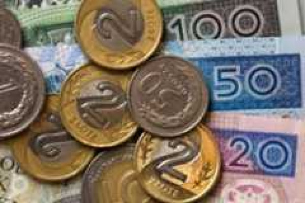 Złoty osłabł, trwa wyprzedaż obligacji, awersja do ryzyka jest wysoka