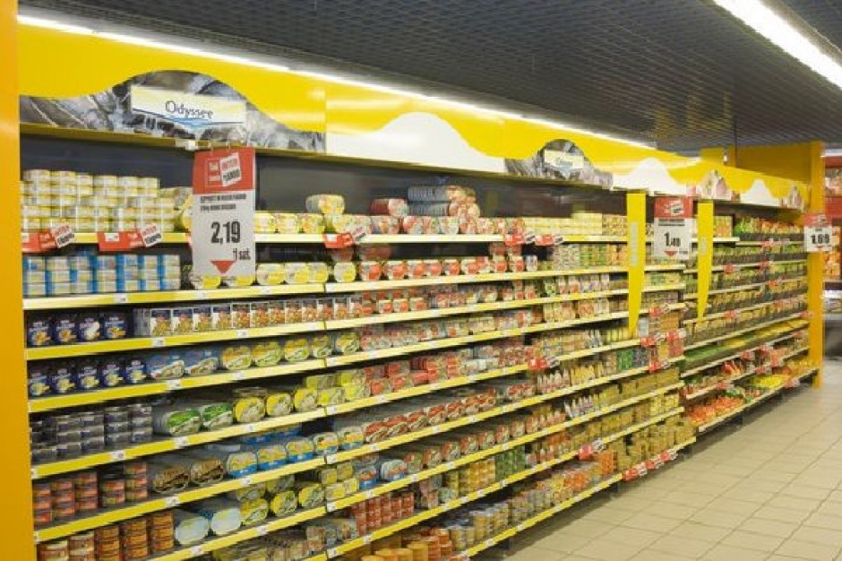 Hipermarkety przegrywają z małymi sklepikami