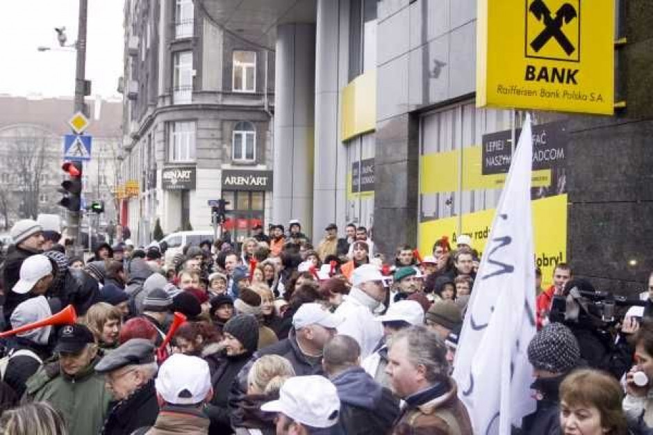 Raiffeisen Bank: Będą rozmowy gdy będzie realistyczny plan naprawczy dla Duda-Bis