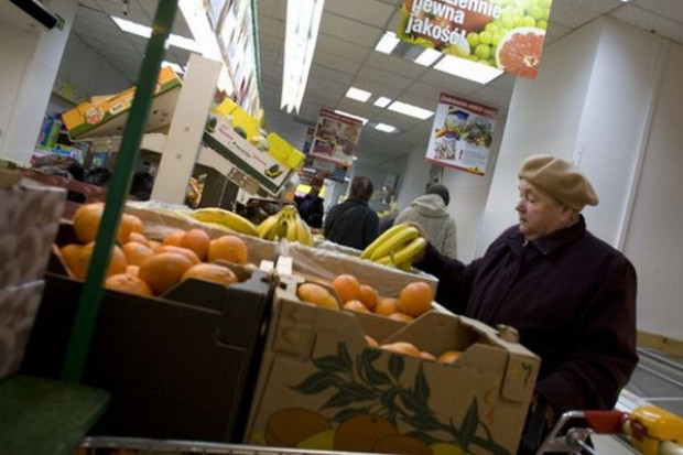 W obliczu kryzysu Polacy zaciskają pasa i oszczędzają na jedzeniu