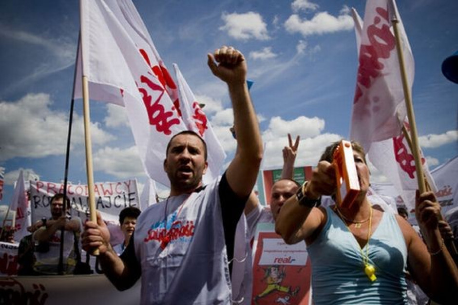 UE: Manifestacja producentów mleka przeciwko niskim cenom skupu surowca