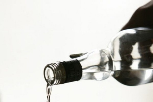 Na nielegalny alkohol Polacy wydają już 1,3 mld zł rocznie