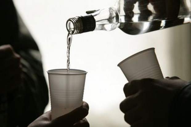 153 tys. Polek uzależnionych od alkoholu