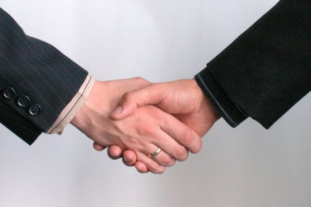 Zakaz uścisku dłoni w szkole z obawy przed A/H1N1