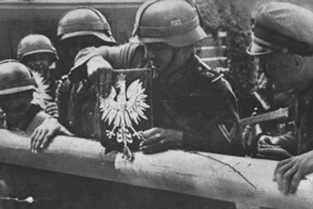 fot. ofiaromwojny.republika.pl Rozpoczęły się uroczystości na Westerplatte