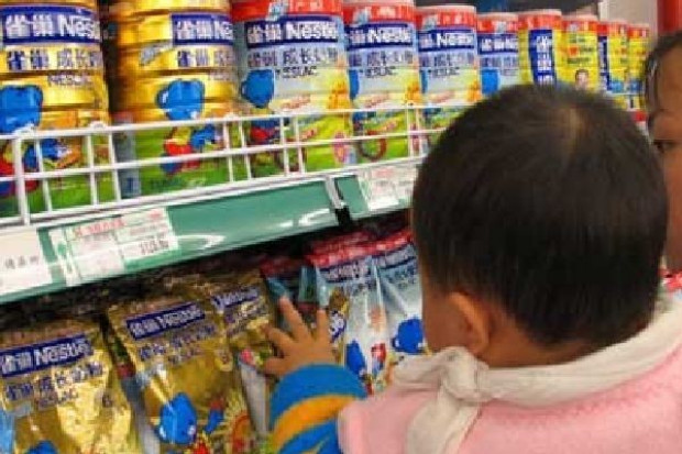 fot. www.asianews.it Nestle zarobi na chińskim skandalu z melaminą w mleku