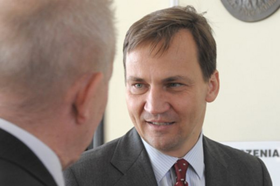 Sikorski: Rosyjskie manewry blisko naszych granic są niepokojące