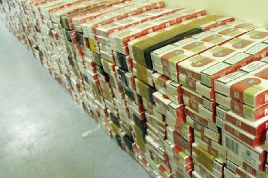Polscy przemytnicy zaopatrzyli Europę w 12 mln nielegalnych paczek papierosów