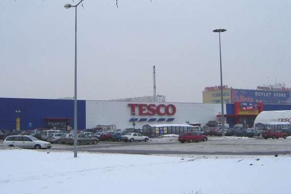 fot. dkuki.za.pl Ewakuowano hipermarket Tesco w Bydgoszczy. Śnieg na dachu groził zawaleniem
