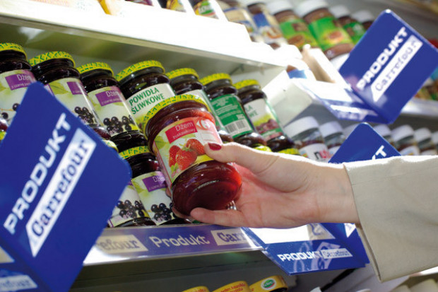 Koszyk cen: Carrefour ostro tnie ceny. W hipermarketach francuskiej sieci coraz taniej