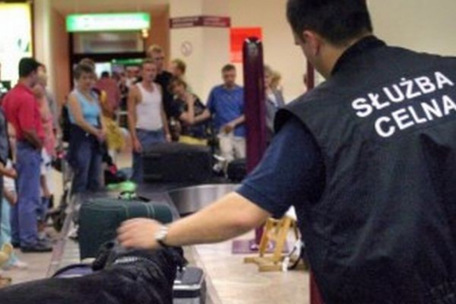 fot. files.gadu-gadu.pl Jeszcze trzy lata zakazu wnoszenia napojów do samolotu. Zakaz dla żywności pozostanie