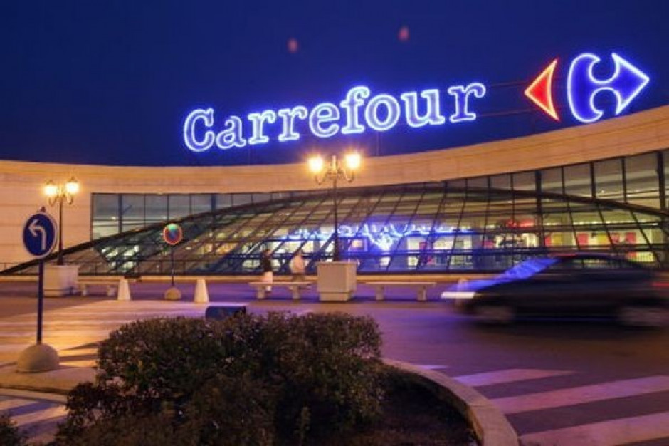 Masowe zwolnienia w Carrefourze, załoga strajkuje
