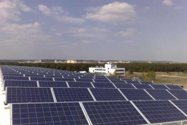 PointPark Properties instaluje panele solarne