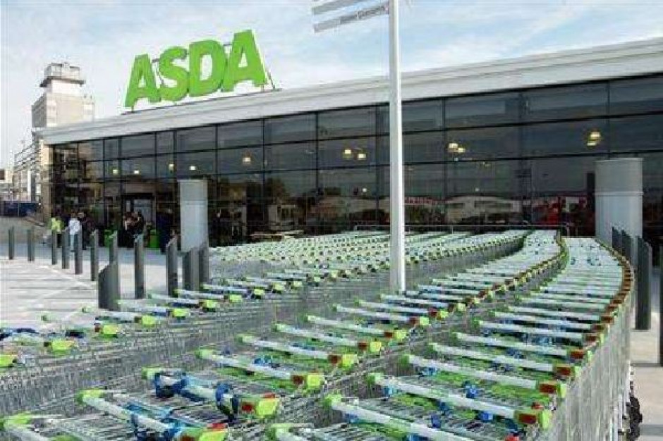 fot. tiscali.co.uk Dostawca sieci handlowej ASDA oskarżony o faworyzowanie Polaków