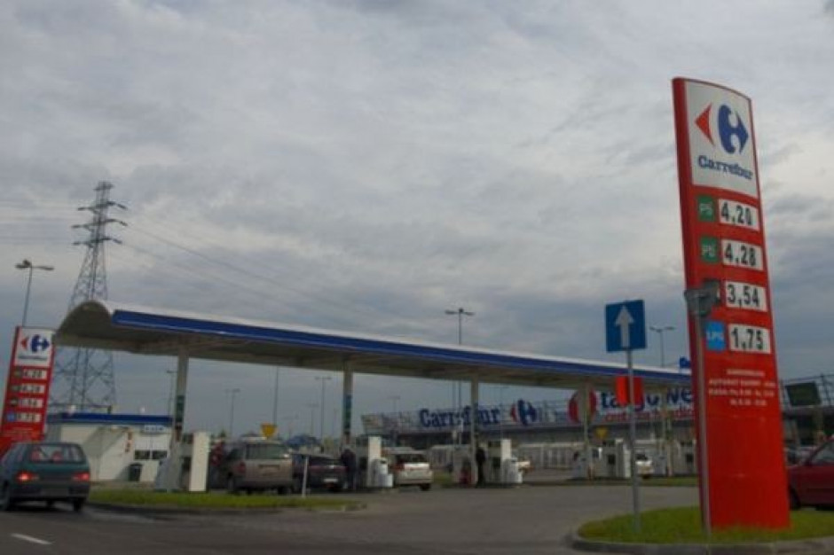 W Polsce spada liczba sklepów na stacjach paliw