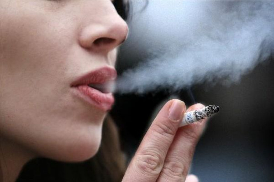 Poprawki senatorów radykalizują ustawę o zakazie palenia. Palić będzie można tylko w domu i na ulicy? 