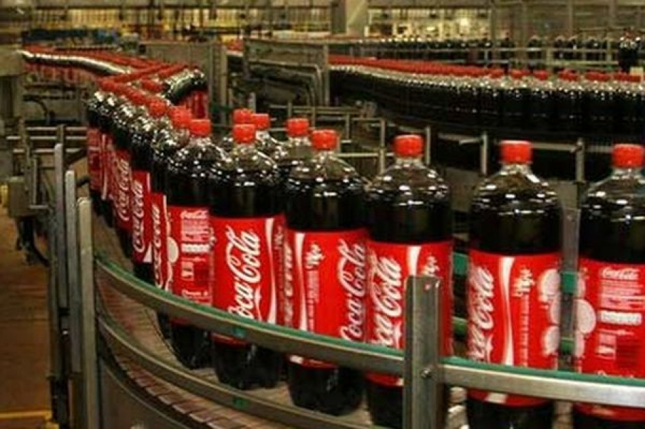 fot. foodprocessing-technology.com Coca Cola w Polsce pracuje nad redukcją wagi opakowań swoich napojów