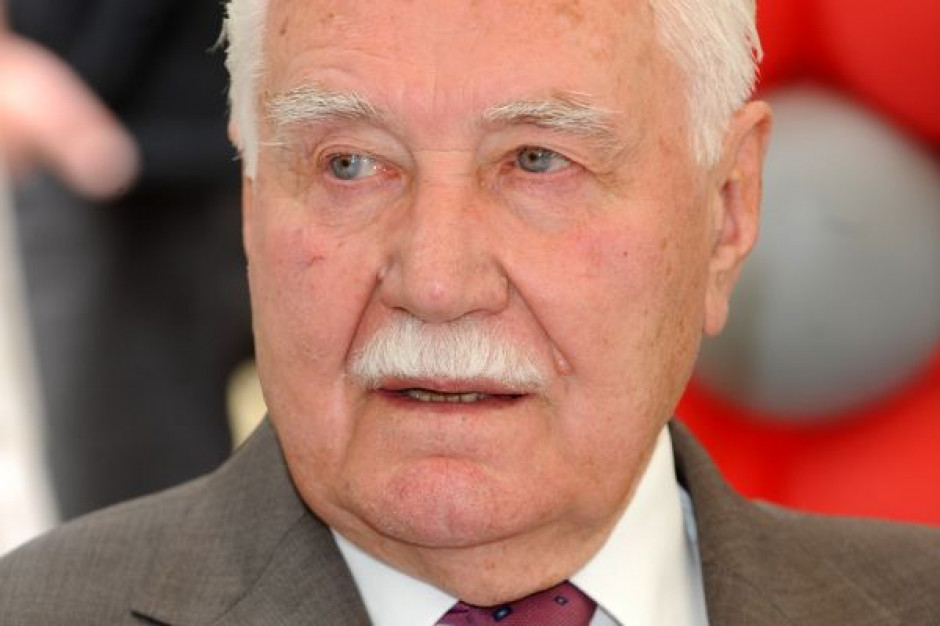 Polacy oddają ostatni hołd prezydentowi Ryszardowi Kaczorowskiemu